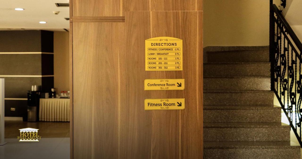 Hotel Parlament Приштина Экстерьер фото