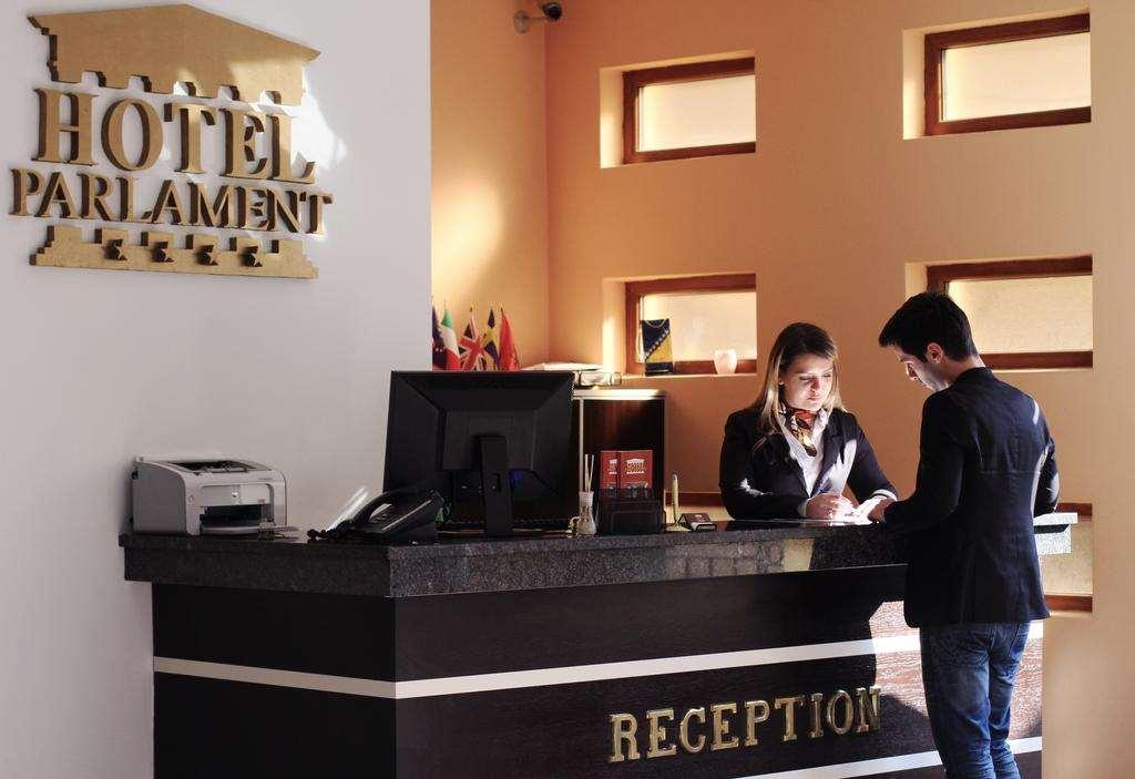 Hotel Parlament Приштина Интерьер фото